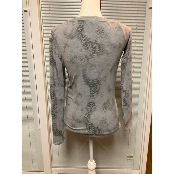 Red Haute Ombré Front Snap Top - SMALL — NWT - Picture 5 of 7